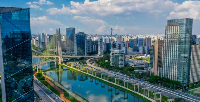 Escritório em Pinheiros após reforma comercial da EFA Construção